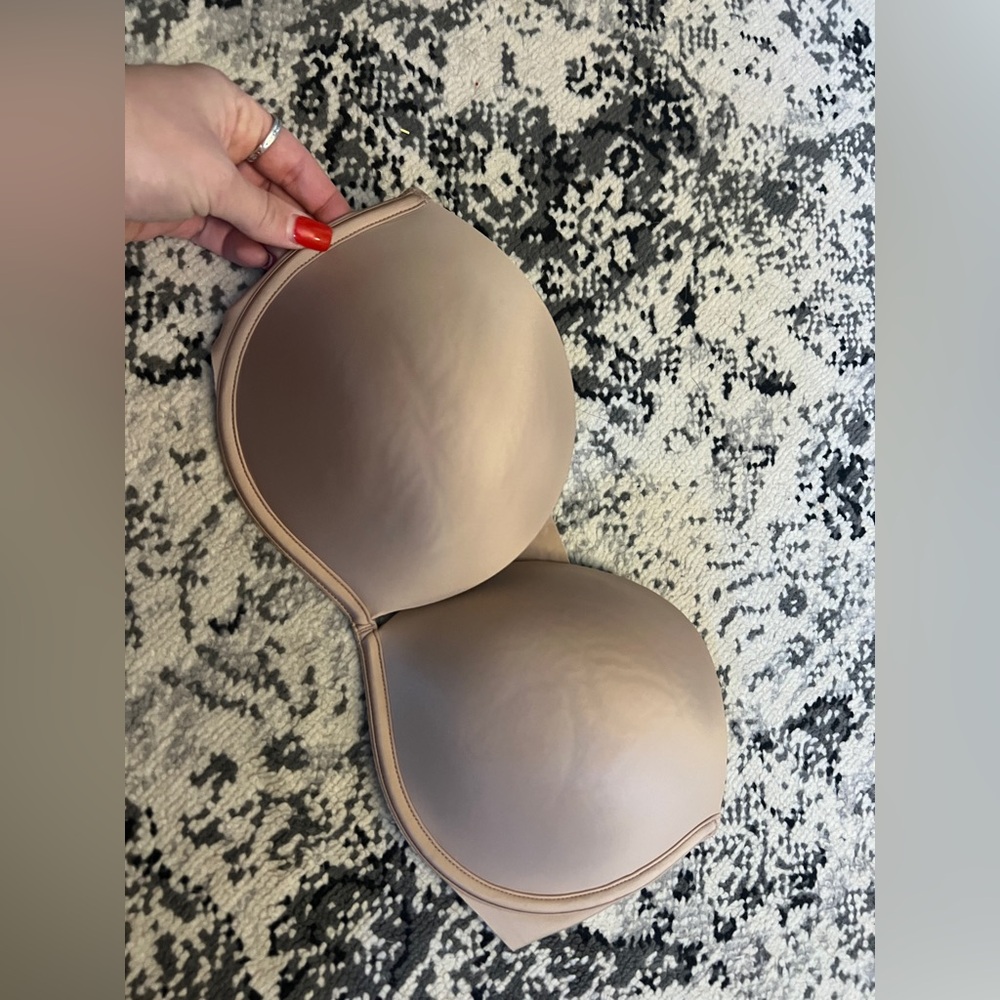 Victoria's Secret Nude Strapless Bra size 34DD
